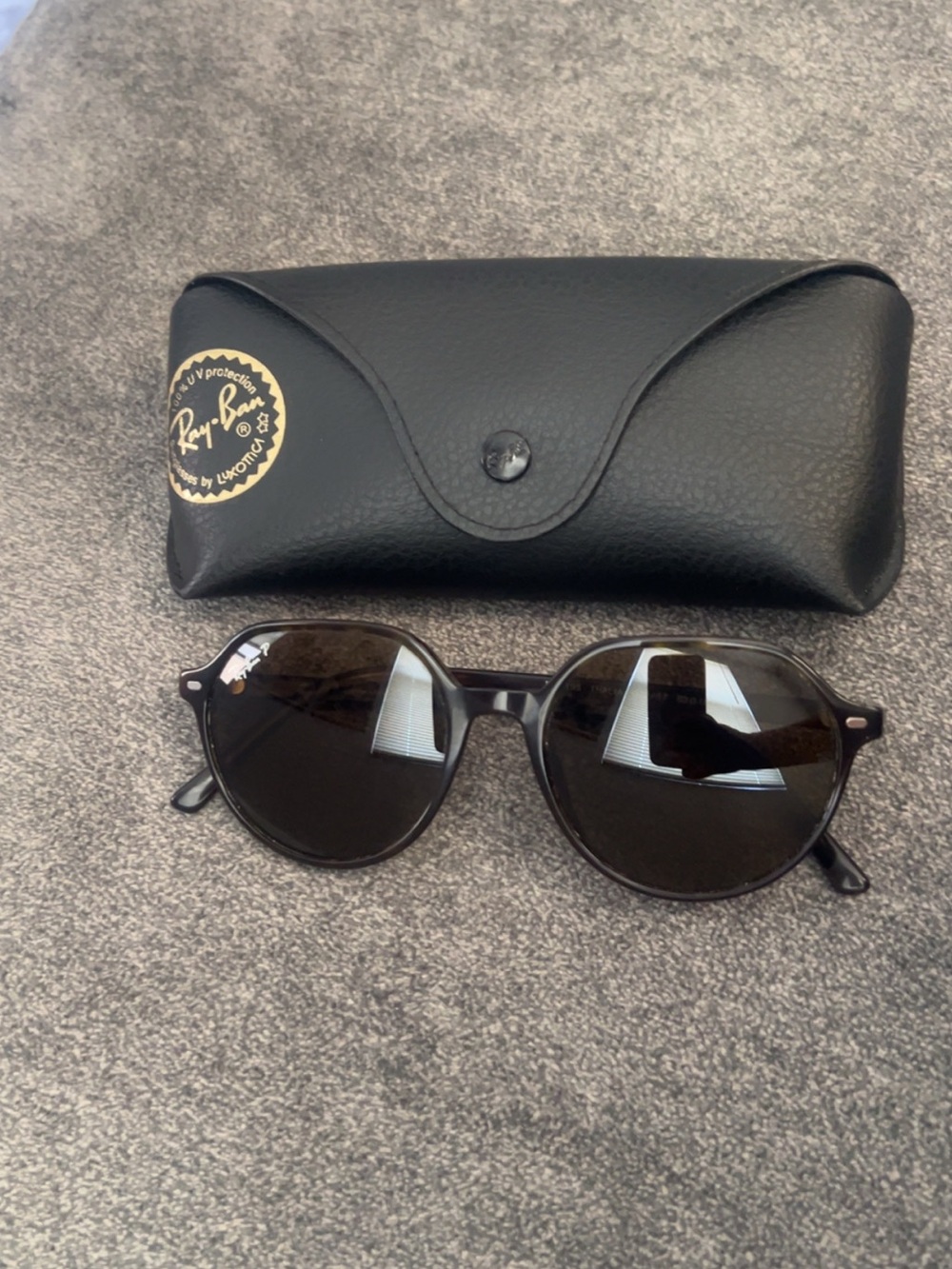 Ray-Ban Black Round Sunglasses with Black Case